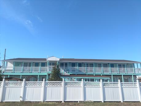 SIDE VIEW OF LORRY'S ISLAND END MOTEL NEAR BEACH HAVEN 